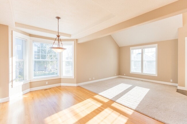 Building Photo - Beautiful 4 Bedroom home in Cascade Crest ...