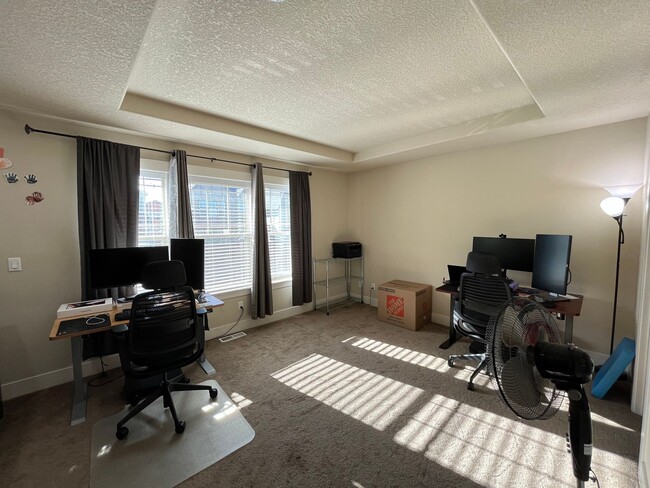 Building Photo - Lovely 3 Bed + 2.5 Bath in Bethany Creek F...