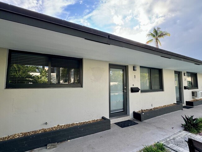 Building Photo - 1101 NE 18th Ct