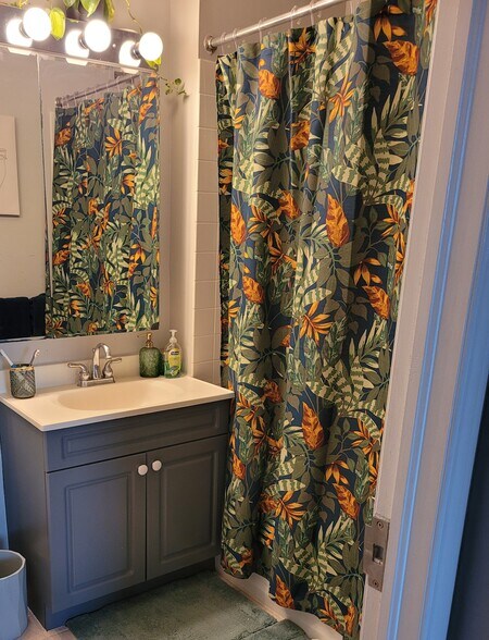 Building Photo - 20 2ND St