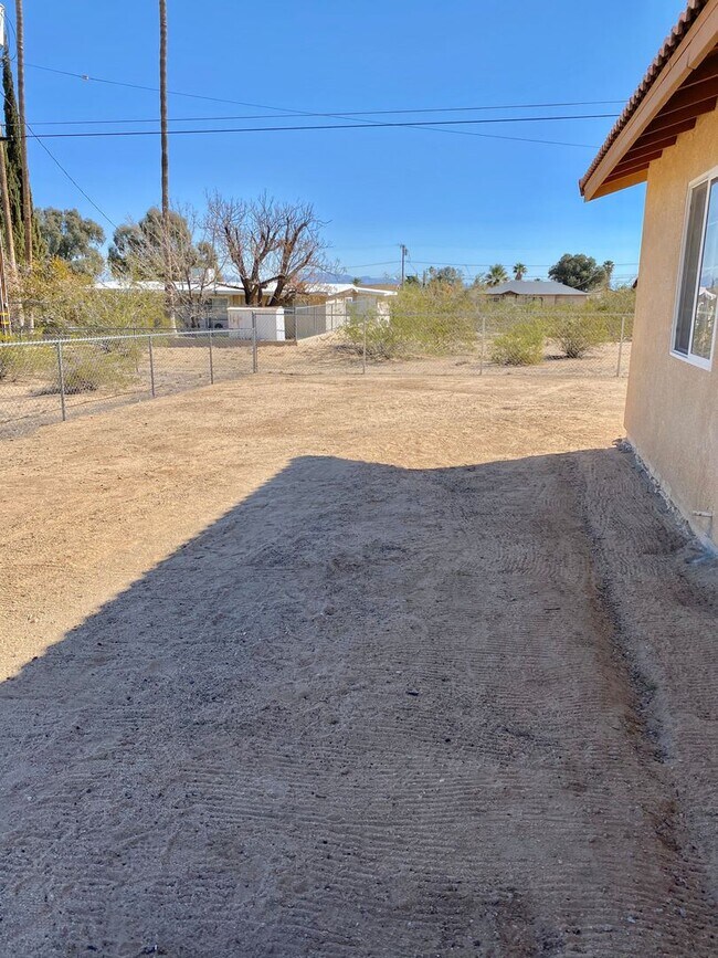Building Photo - 5553 Baileya Ave
