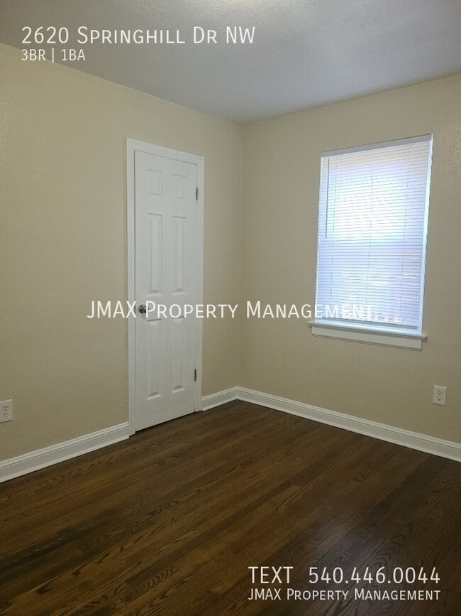 Building Photo - 2620 Springhill Dr NW