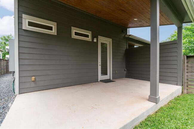 Building Photo - 7217 Blessing Ave