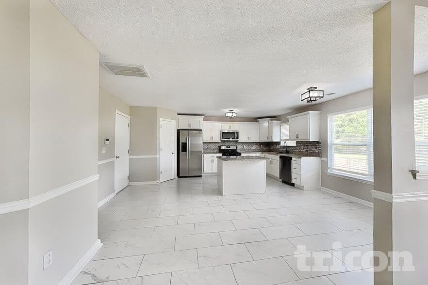 Building Photo - 904 Ambeau Cir