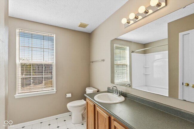 Building Photo - 2808 Dawnlake Dr