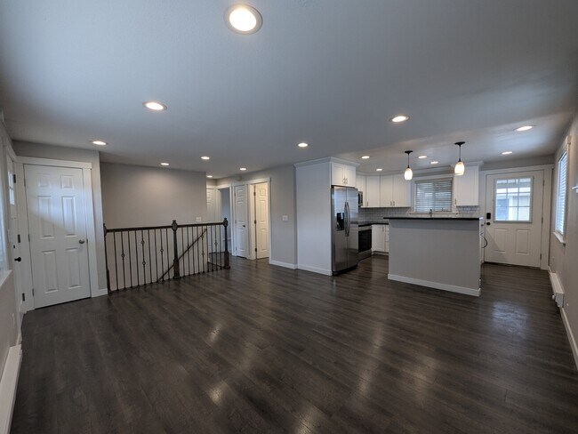 Building Photo - 1218 W Euclid Ave