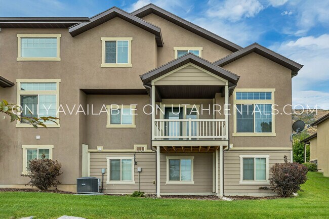 Building Photo - 874 S Aspen Wy