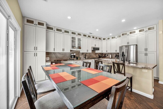 Building Photo - 6015 Stillmeadow Dr