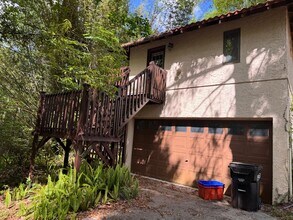 Building Photo - Charming 2 Bed, 1 Bath Carriage House in Historic Golfview