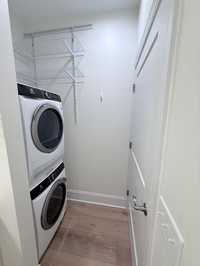 Building Photo - Cozy Studio Available