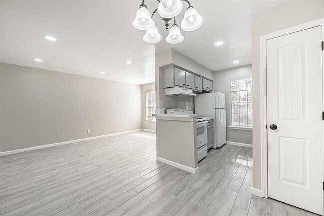 Building Photo - 5550 N Braeswood Blvd