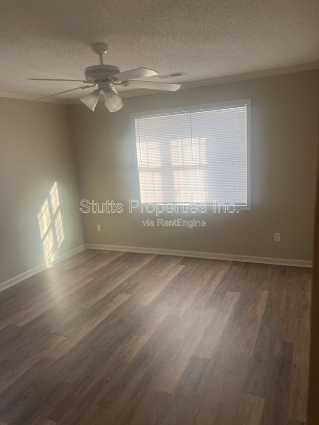 Building Photo - 321 W Irvine Ave