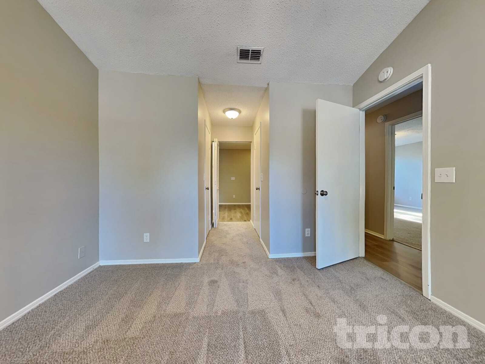 Building Photo - 606 Radnor Ln