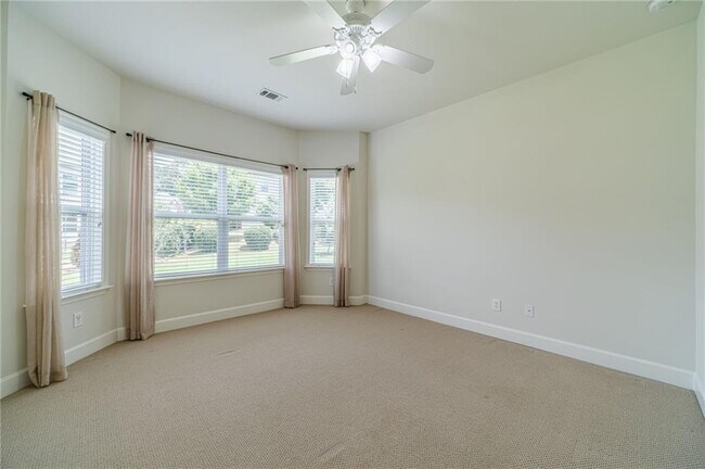 Building Photo - 2557 Staunton Dr