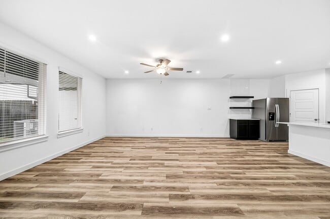 Building Photo - 3014 Skyline Mesa Dr