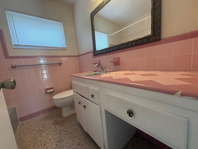 Building Photo - Tyrone single family home 2/1