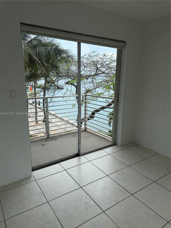 Building Photo - 1441 Lincoln Rd