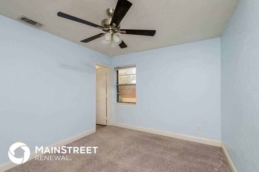 Building Photo - 1811 Mimosa Ave