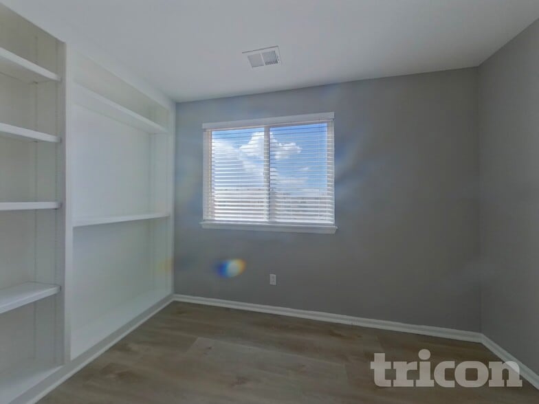 Building Photo - 12450 S Hollow Creek Ct