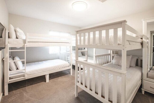 Building Photo - 12202 N 60th St