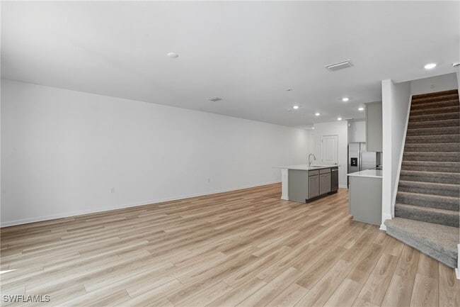 Building Photo - 27883 Radiant Ct