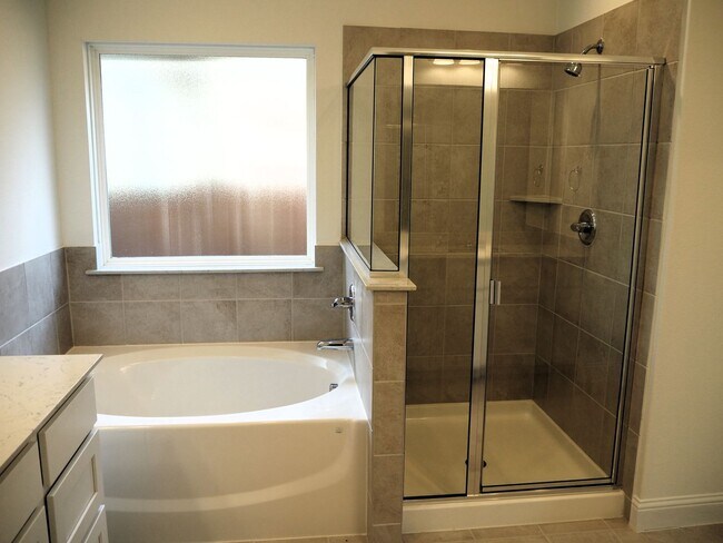 Building Photo - 2201 Yellowhammer Rd