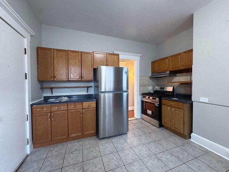 Building Photo - 64 Stanley St