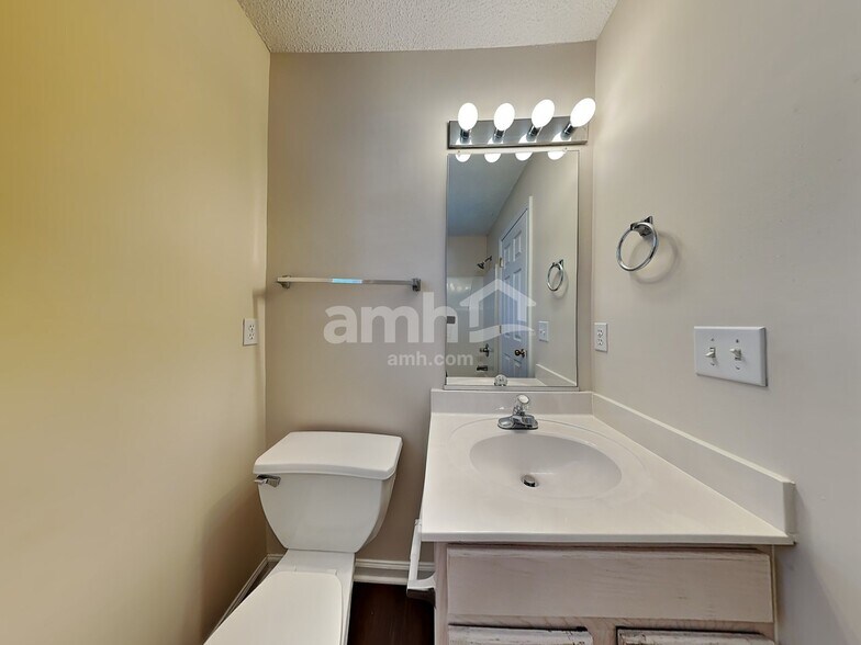 Building Photo - 2911 Firethorn Dr