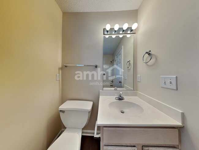 Building Photo - 2911 Firethorn Dr