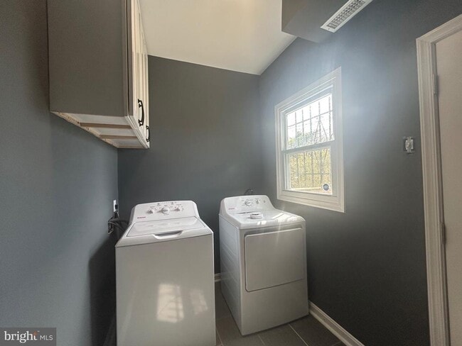 Building Photo - 1516 N Mount St