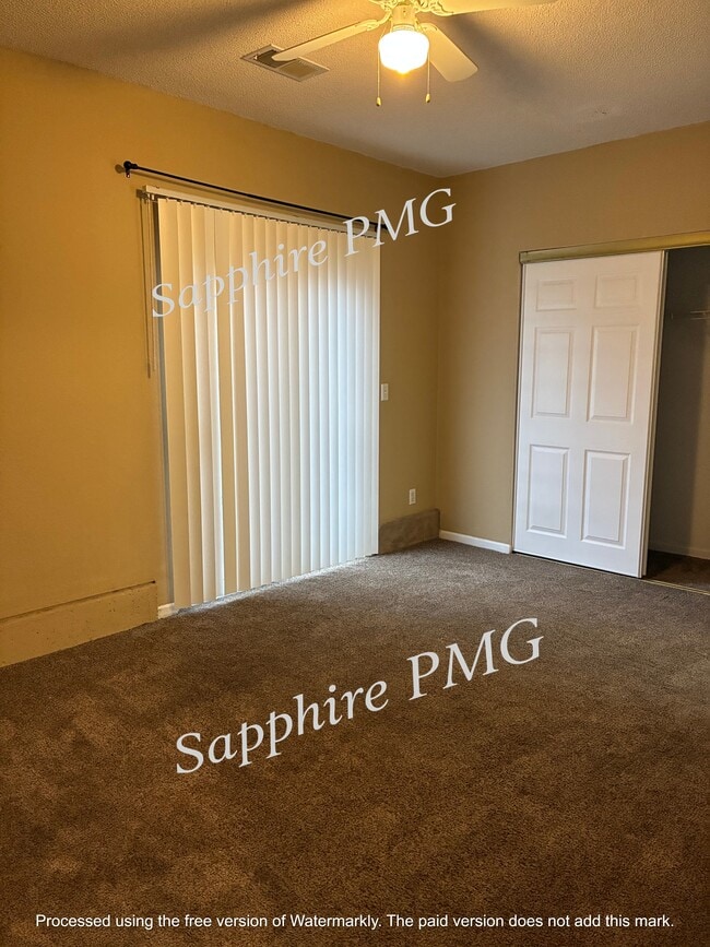 Building Photo - 5621 N Northwood Terrace