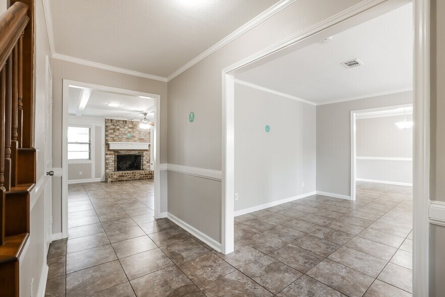 Building Photo - 11715 Gardenglen Dr