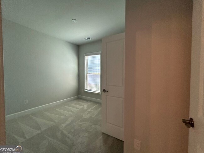 Building Photo - 450 Bandon Wy