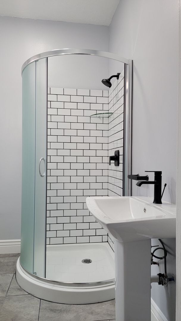 Building Photo - Sweet 2 BR Avenues Pad