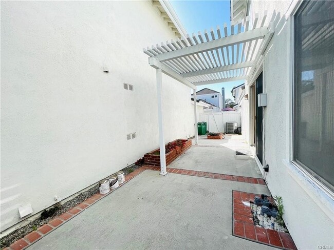 Building Photo - 28 Spinnaker