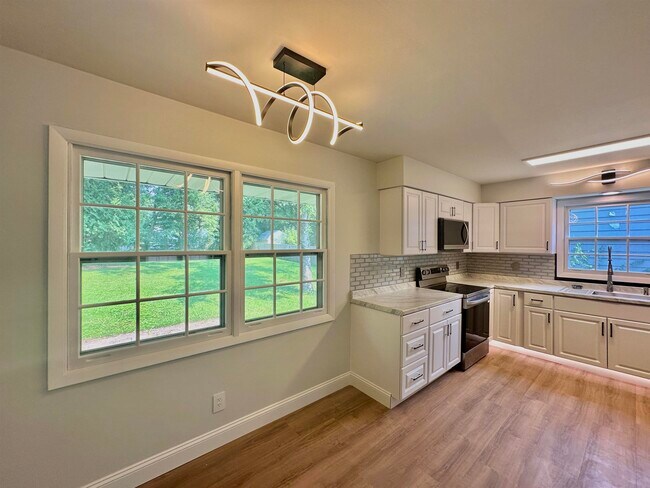 Building Photo - 21 N Kenosha Dr