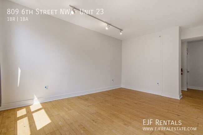 Building Photo - 809 6th St NW