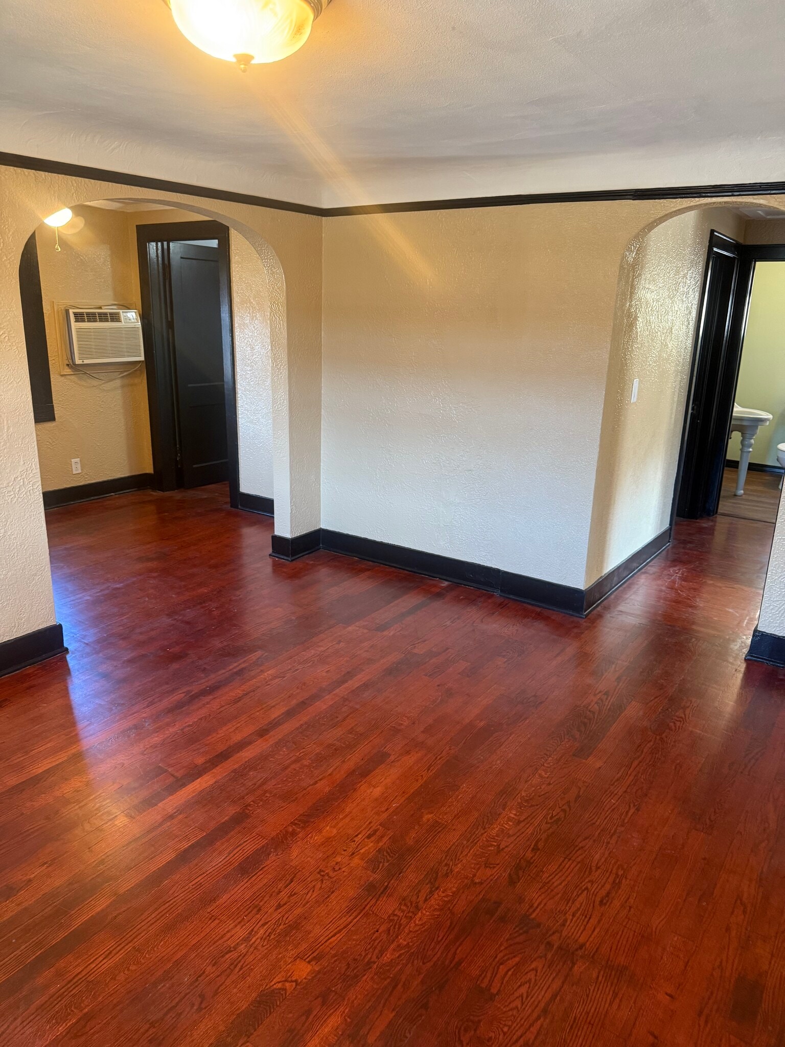 Building Photo - 101 S Gray Ave