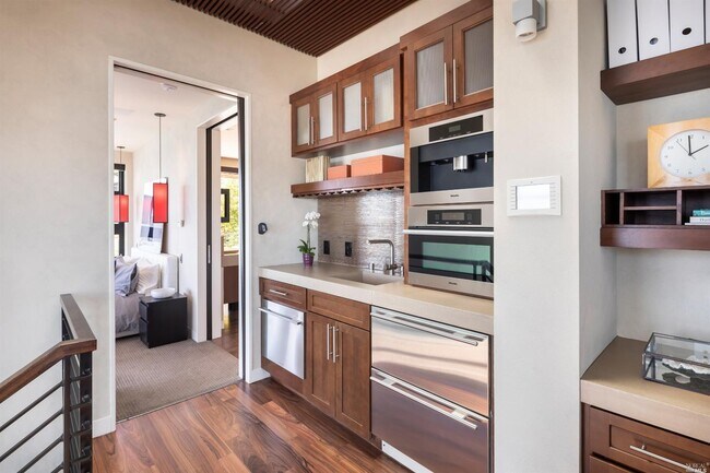 Building Photo - 525 Bridgeway