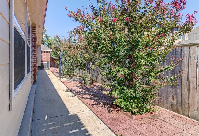 Building Photo - 100 Snowflake Dr