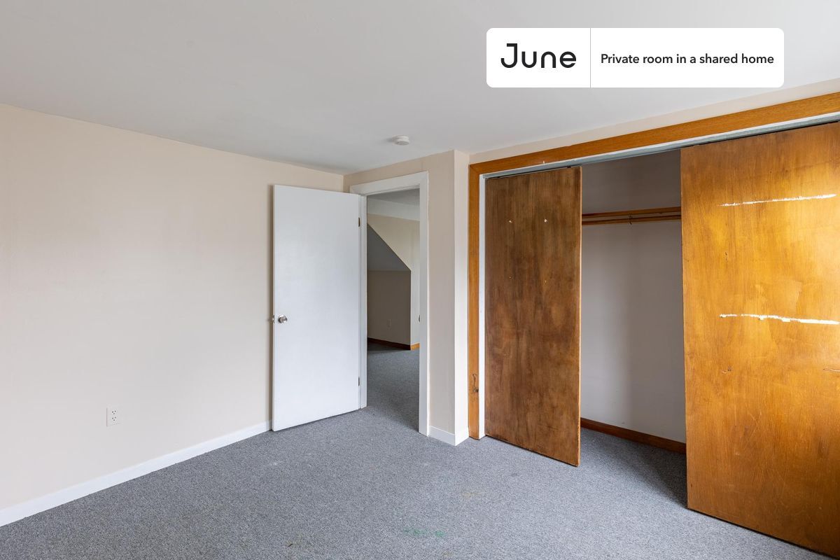 Building Photo - Room in Shared 5 bed/2 bath home