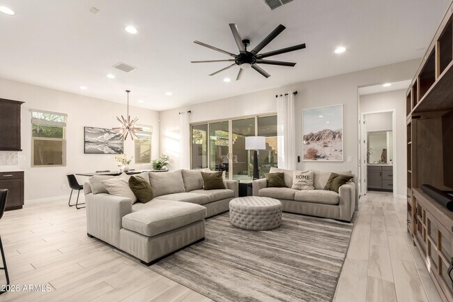 Building Photo - 2034 W Sleepy Ranch Rd