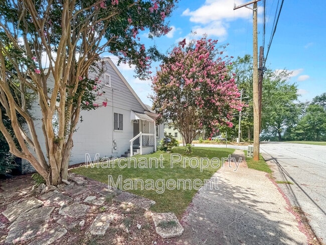 Building Photo - 667 Ravenel St
