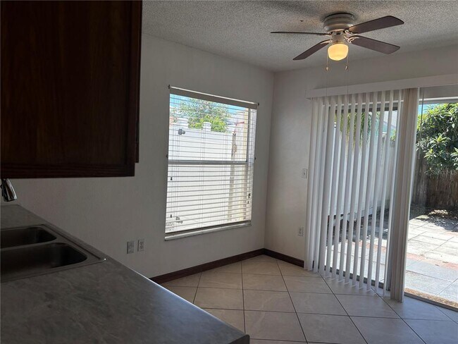 Building Photo - 3524 Chinaberry Ln