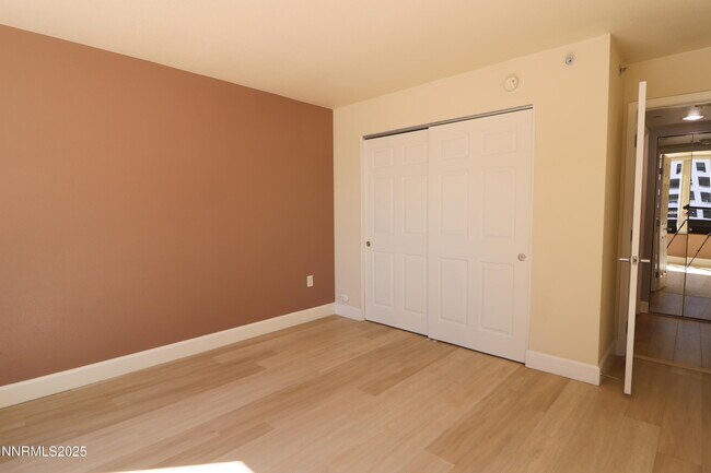 Building Photo - 450 N Arlington Ave