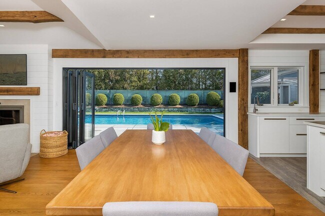 Building Photo - 91 Pantigo Rd