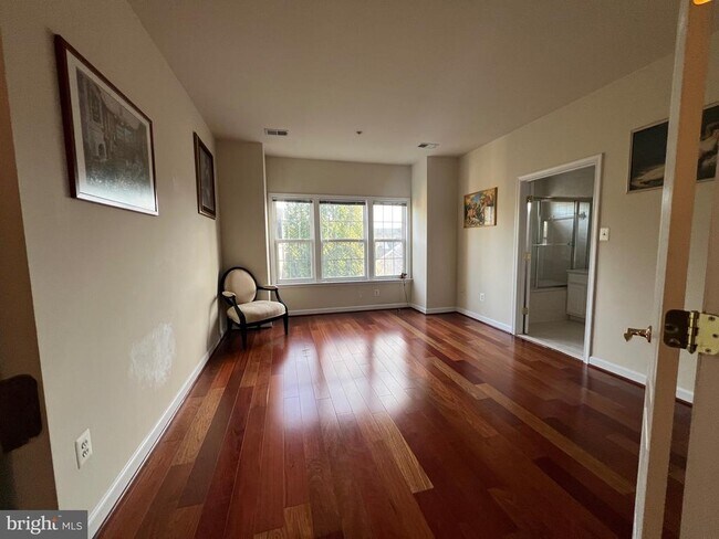 Building Photo - 604 Ridgemont Ave