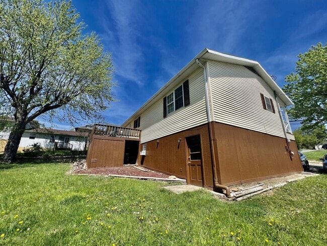 Building Photo - 736 Dayton St