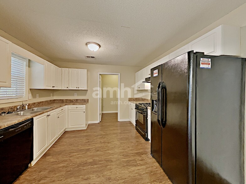 Building Photo - 32 Alston Ln SW