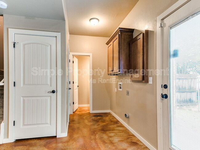 Building Photo - 2874 Muzzy St